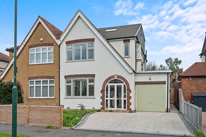 4 Bedroom Semi-Detached House To Rent In Ebbisham Road, Worcester Park, KT4