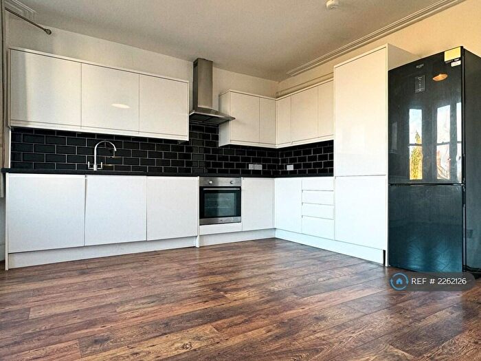 3 Bedroom Flat To Rent In Hornsey Lane Gardens, London, N6