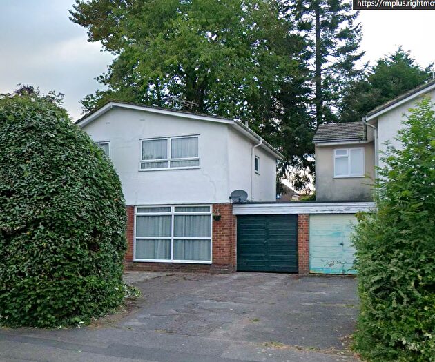 4 Bedroom Detached House For Sale In Silverthorne Drive, Caversham, Reading, Berkshire, RG4