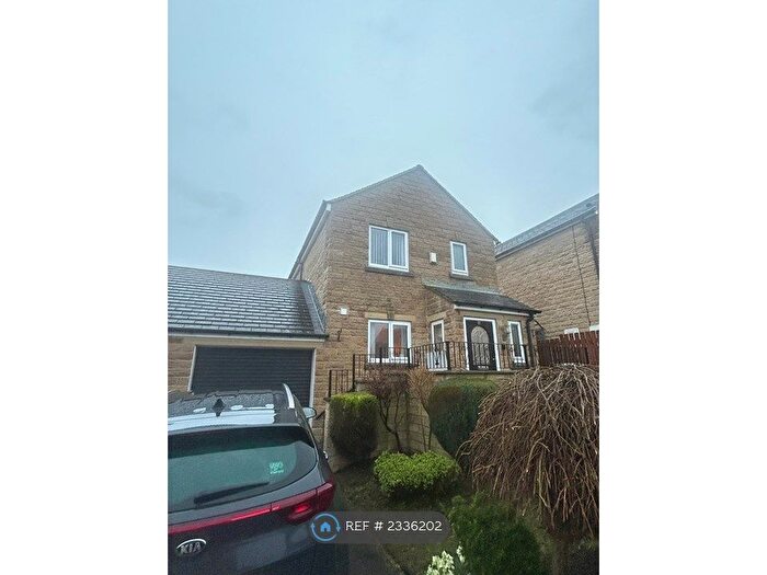 3 Bedroom Detached House To Rent In Ferndale Court, Huddersfield, HD2