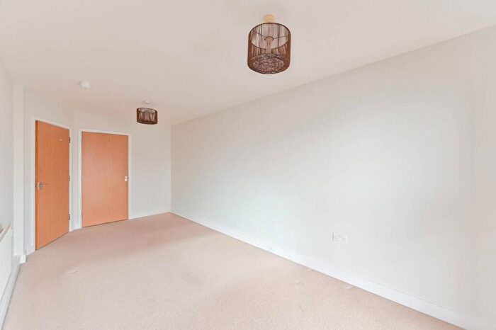 2 Bedroom Flat To Rent In Hotspur Street, , Kennington, London, SE11