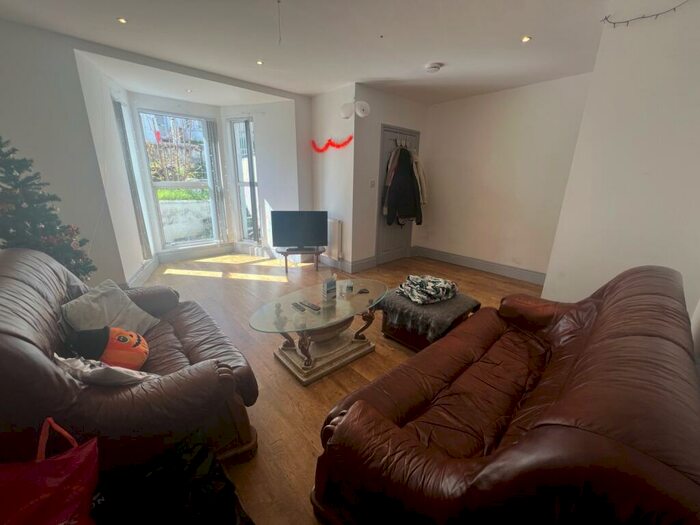 1 Bedroom Flat To Rent In Basement Flat, Percy Terrace, Plymouth, PL4