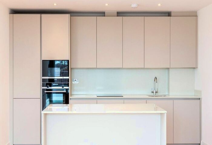 2 Bedroom Flat To Rent In Solar Court, Southall, UB2