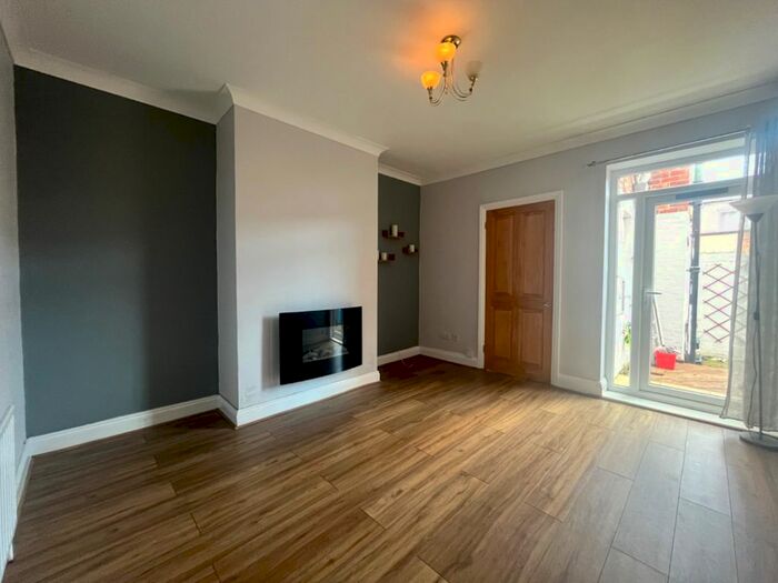 2 Bedroom Flat To Rent In Richmond Road, South Shields, NE34