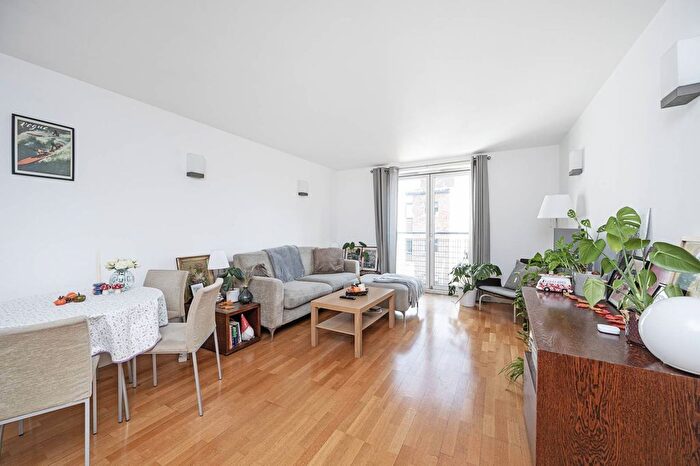 2 Bedroom Flat For Sale In Plumbers Row, Aldgate, London, E1