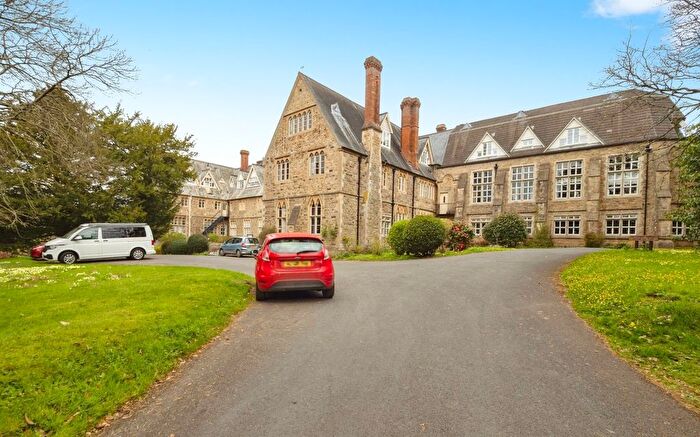 2 Bedroom Flat For Sale In Devon House Drive, Bovey Tracey, Newton Abbot, TQ13