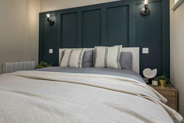 1 Bedroom Flat To Rent In Apartment Powell House - Bed, LN5