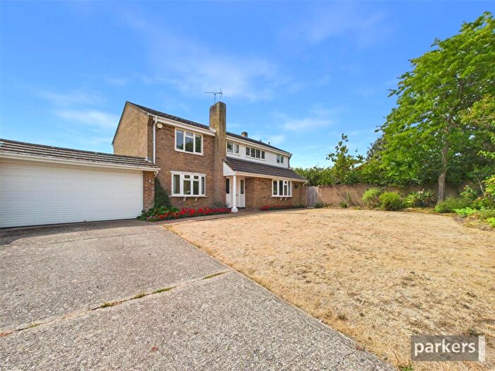 4 Bedroom Detached House For Sale In Retford Close, Woodley, Reading, Berkshire, RG5