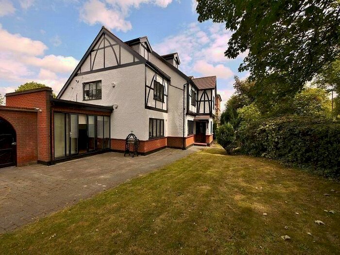 1 Bedroom Flat To Rent In Rosary Court, Priests Lane, Brentwood, CM15