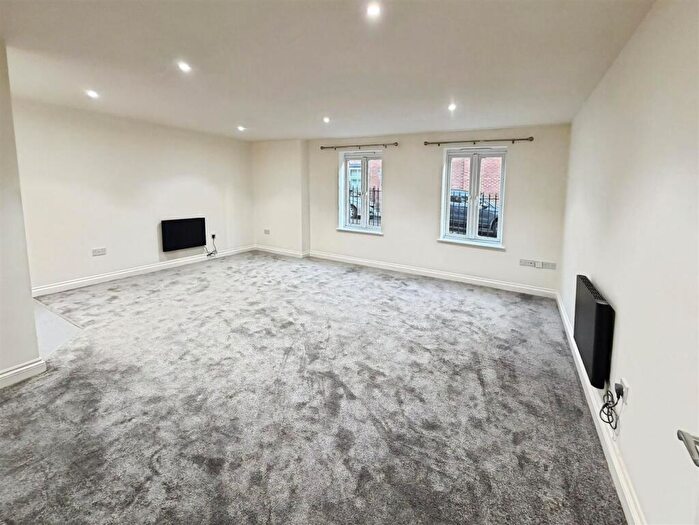 2 Bedroom Flat To Rent In Lahnstein Court, Kettering, NN16