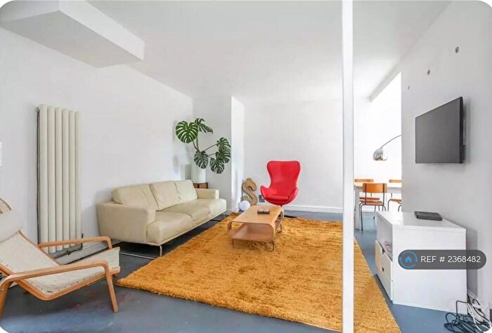 3 Bedroom Maisonette To Rent In Tornay House, London, E9