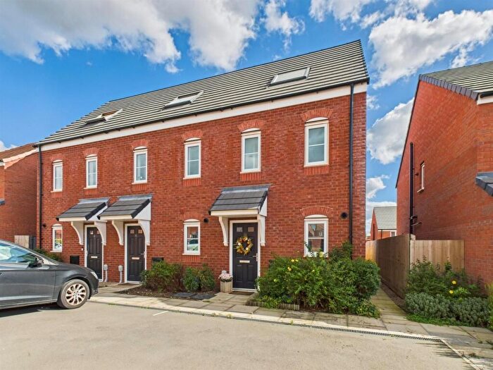 3 Bedroom Town House For Sale In Attlee Avenue, Anslow, Burton-On-Trent, DE13