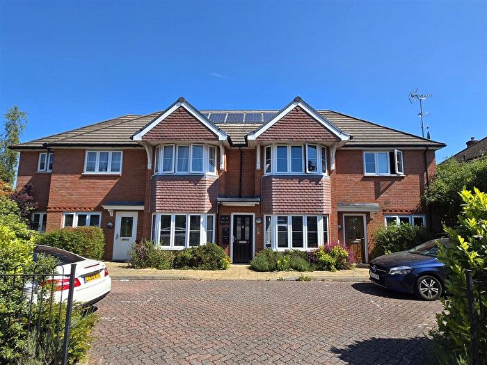 1 Bedroom Flat To Rent In Wood End Green Road, Hayes, UB3