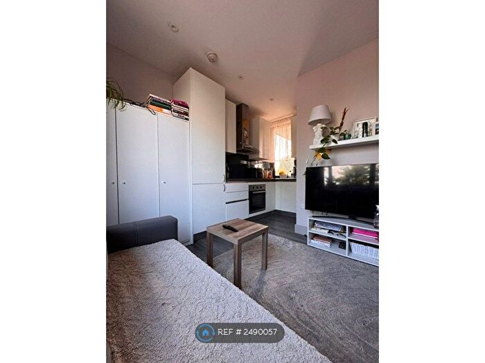 1 Bedroom Flat To Rent In Cube House, Stoke Mandeville, Aylesbury, HP22