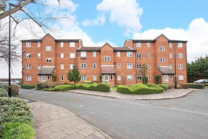 2 Bedroom Flat To Rent In John Silkin Lane, Deptford, London, SE8