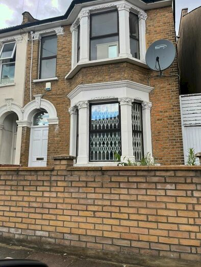 6 Bedroom Terraced House To Rent In Charlmont Road, London, SW17