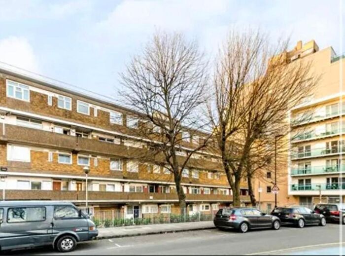 3 Bedroom Maisonette To Rent In Noble Court, Cable Street, Shadwell, Wapping, City, Aldgate, London, E1