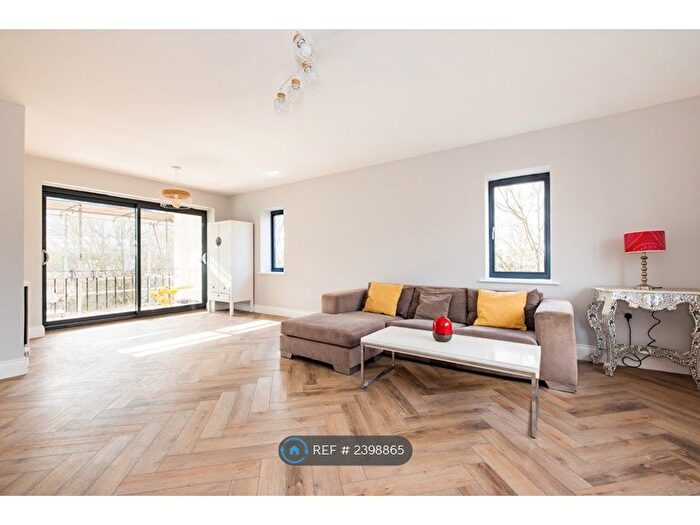 3 Bedroom Flat To Rent In Belvedere Court, London, NW2