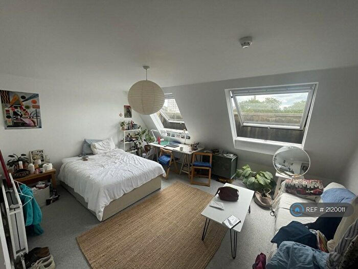 3 Bedroom Flat To Rent In Malden Road, London, NW5