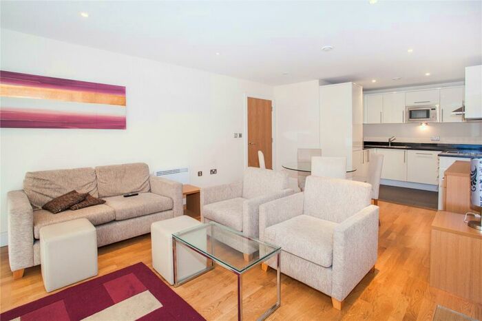 2 Bedroom Apartment To Rent In Drayton Park, London, N5
