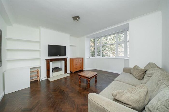 2 Bedroom Flat To Rent In Colney Hatch Lane, London, N10