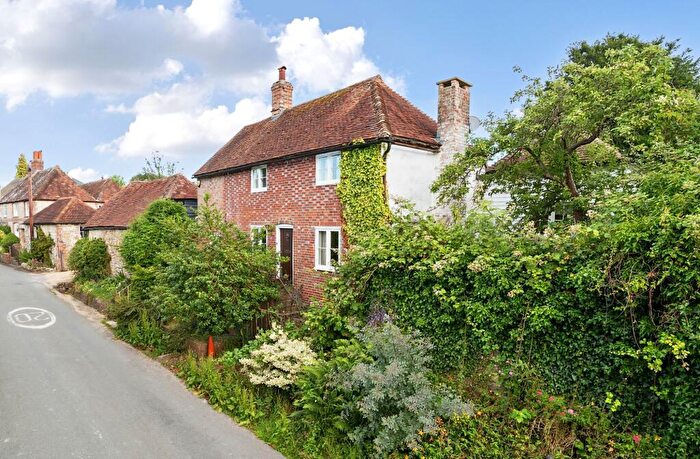 3 Bedroom Cottage For Sale In East Street, Amberley, BN18