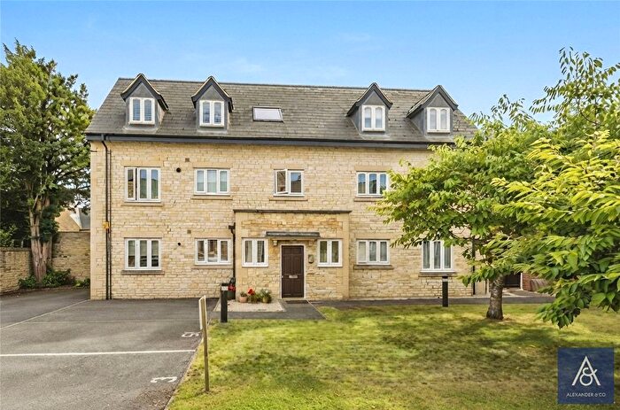 2 Bedroom Flat For Sale In High Street, Brackley, Northamptonshire, NN13