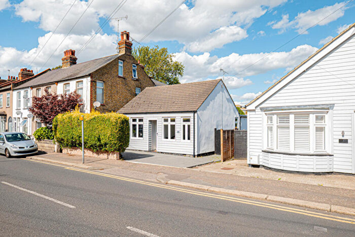 2 Bedroom Detached Bungalow For Sale In Fairfax Drive, Westcliff-on-sea, SS0