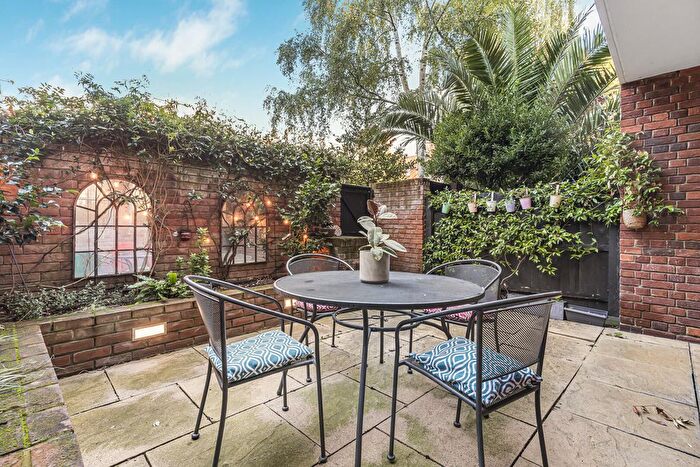 3 Bedroom Flat For Sale In Rampayne Street, Pimlico, London, SW1V