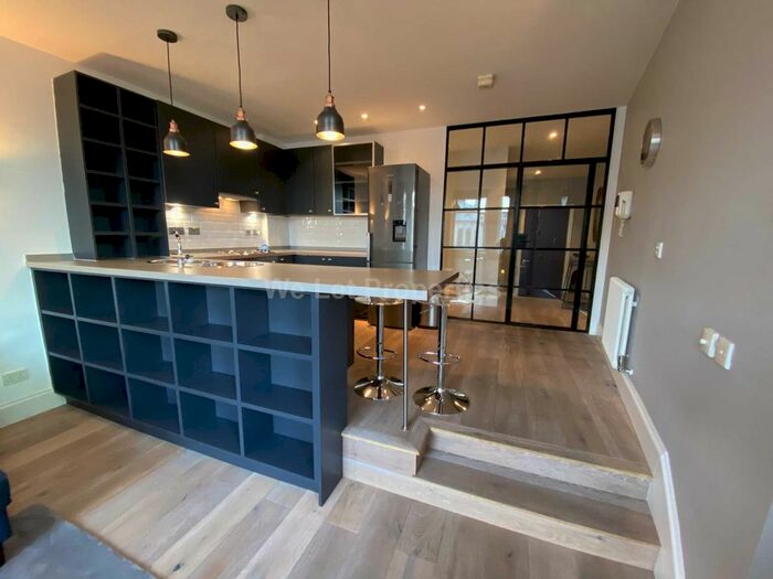 2 Bedroom Flat To Rent In Century Buildings, St Mary`S Parsonage, M3