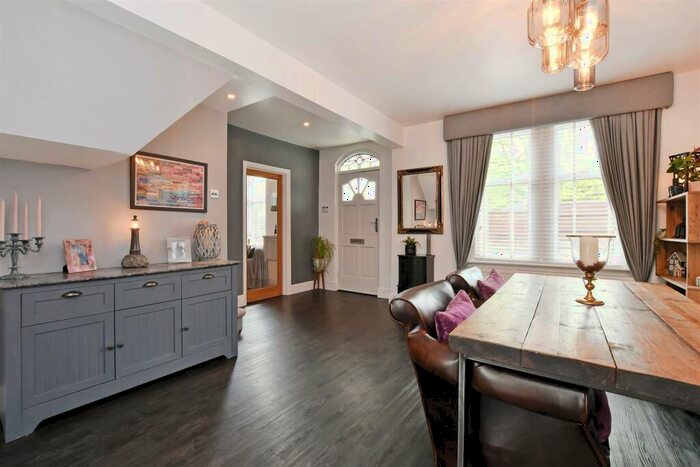 4 Bedroom Detached House For Sale In Muskoka Drive, Bents Green, S11