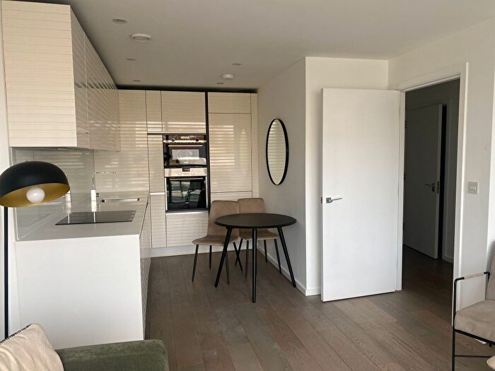 1 Bedroom Flat To Rent In Central Street, London, EC1V