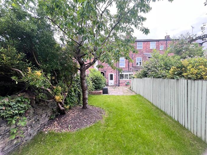 5 Bedroom House To Rent In Newton Street, Macclesfield, SK11