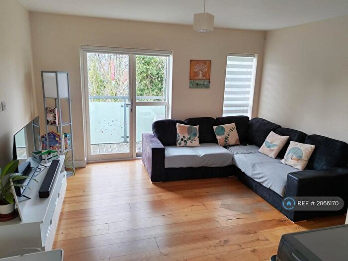 2 Bedroom Flat To Rent In Campshill Road, London, SE13