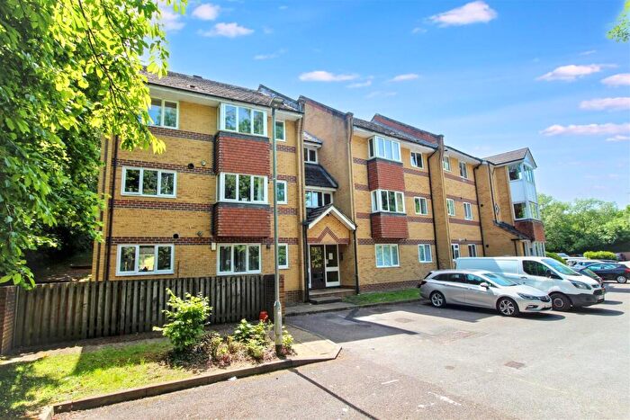 1 Bedroom Apartment For Sale In Armour Hill, Tilehurst, Reading, RG31