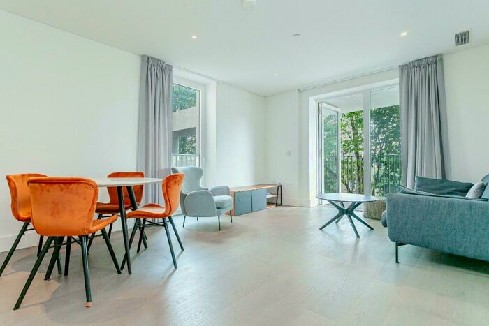 2 Bedroom Apartment To Rent In Gartons Way, London, SW11