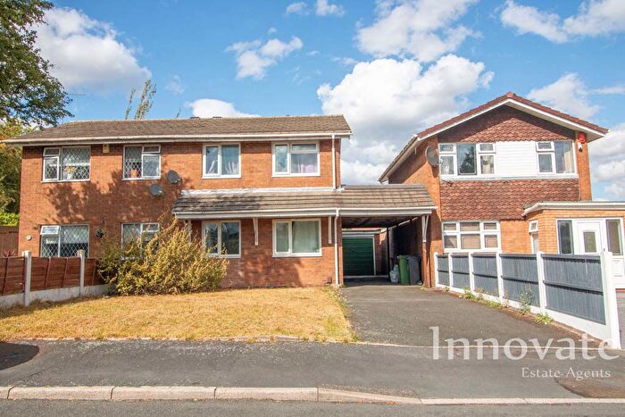 3 Bedroom Semi-detached House For Sale In Dalton Road, Walsall, WS2
