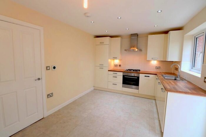 3 Bedroom Town House To Rent In Northwich, Cheshire CW8