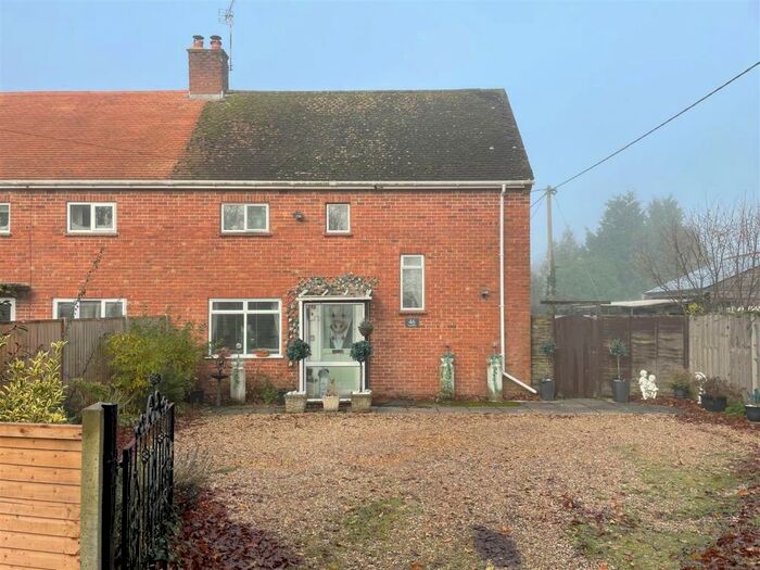 3 Bedroom Semi-Detached House For Sale In Breachfield, Burghclere, RG20