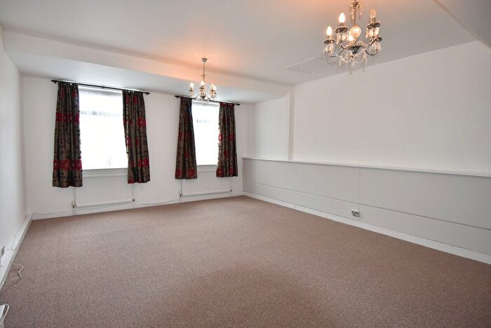 4 Bedroom Flat To Rent In Mina Road, St Werburghs, BS2