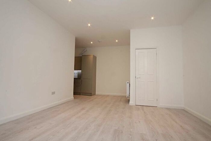 Studio To Rent In Campden Hill Gardens, London, W8