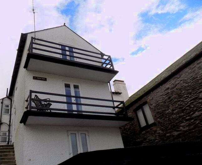 2 Bedroom Property To Rent In Quay Street, Looe, PL13