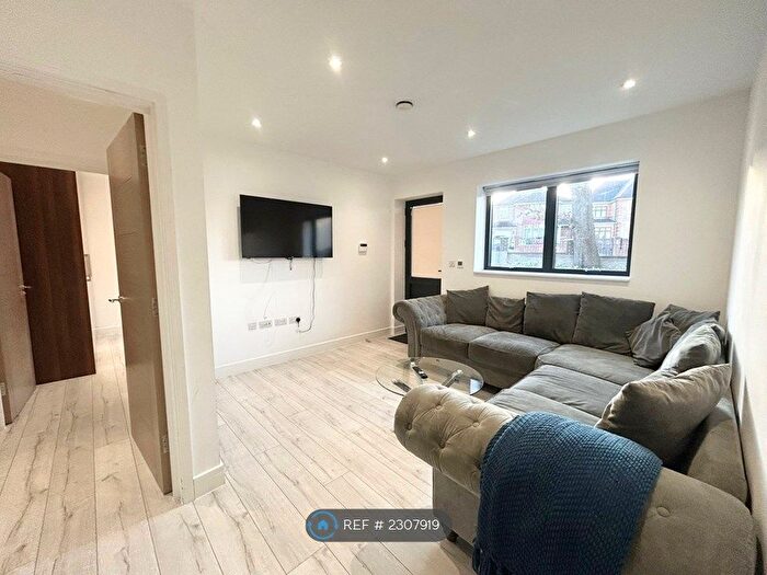 3 Bedroom Flat To Rent In Krishna Court, London, NW9