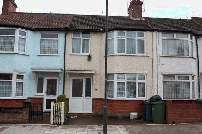 3 Bedroom Detached House To Rent In Grant Road, Harrow, HA3