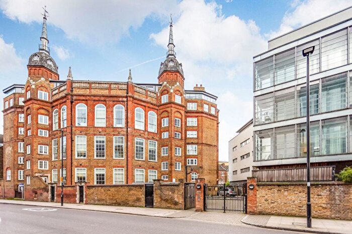 2 Bedroom Flat To Rent In Hornsey Road, Arsenal, London, N7