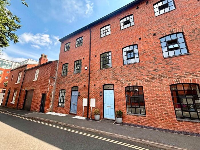 3 Bedroom Flat To Rent In Regents Parade, Birmingham, B1