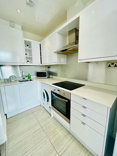 1 Bedroom Flat For Sale In Harrow Road, London, W9
