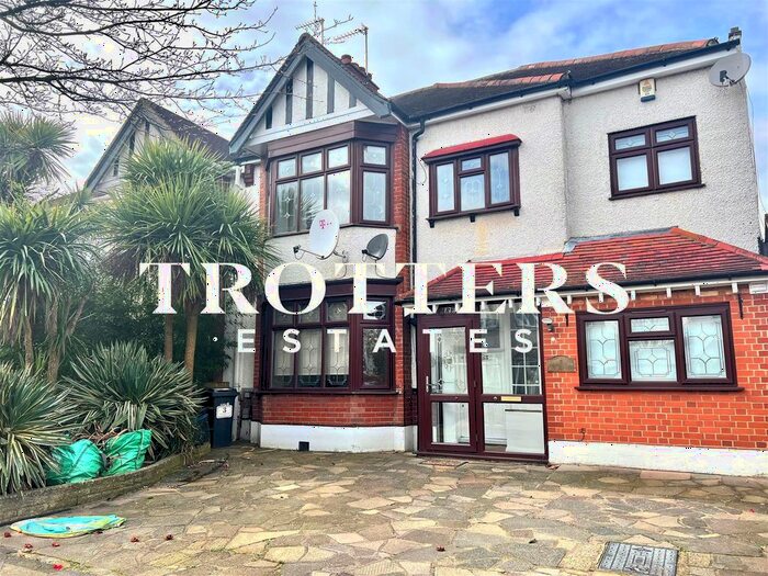 6 Bedroom Semi-Detached House To Rent In Monmouth Avenue, South Woodford, E18