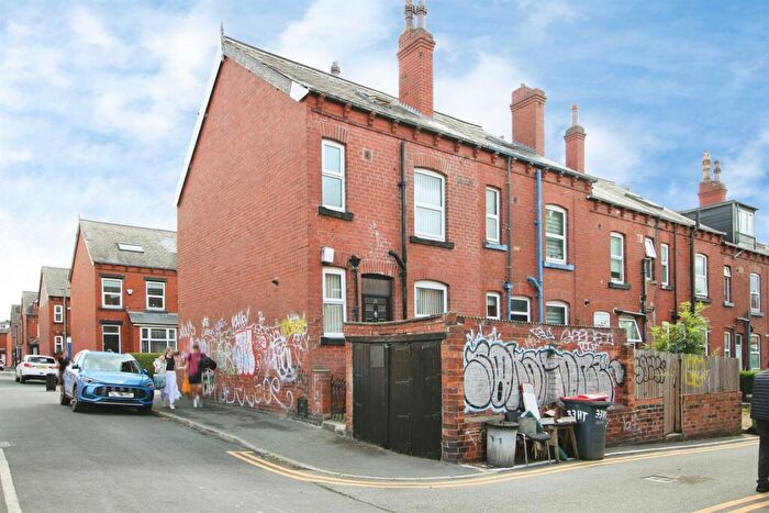 4 Bedroom End Of Terrace House For Sale In Hessle Terrace, Leeds, LS6