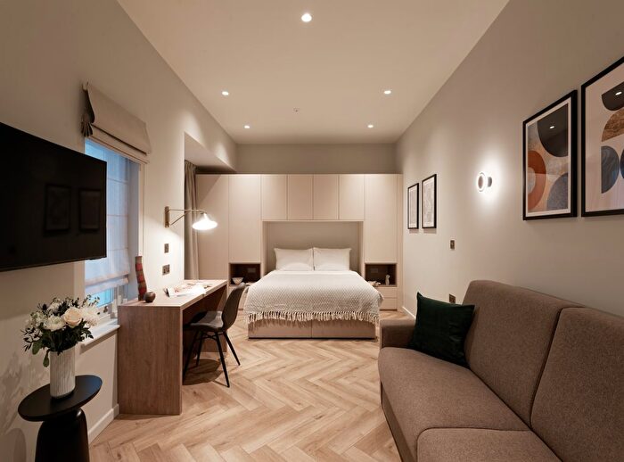 Studio To Rent In Clanricarde Gardens, London, W2